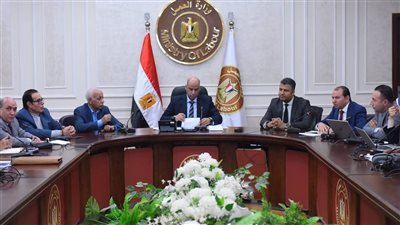 وزير العمل يترأس اجتماع المجلس الأعلى للتشاور الاجتماعي لمناقشة تعديلات نقابية وتوزيع مقابل الخدمة