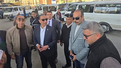 محافظ الجيزة يتفقد موقف سرفيس المريوطية الحضاري ويشدد على الالتزام بالتعريفة الجديدة