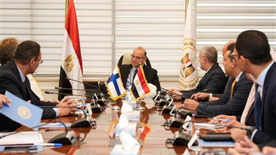 مصر وفنلندا تبحثان توسيع التعاون في التكنولوجيا والصناعة والتحول الرقمي