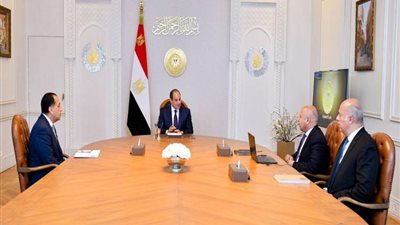 الرئيس السيسي يوجه بمواصلة تطوير البنية التحتية للنقل والموانئ