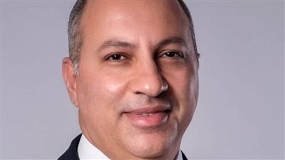 رئيس جامعة القاهرة يهنئ فريق قصر العيني بنجاح استئصال ورم نادر من قلب مريض يبلغ من العمر ٧٠ عاما