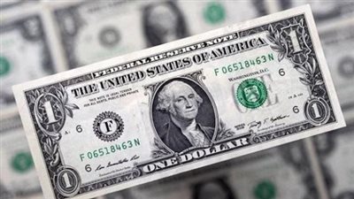لماذا استقر سعر الدولار عند مستوى 52.40 جنيهاً في أغلب البنوك الخاصة؟