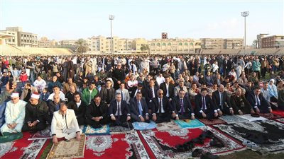 محافظ كفرالشيخ يؤدي صلاة عيد الفطر المبارك بساحة سيتي كلوب