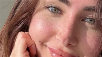 هنا الزاهد تبهر الجمهور بظهور طبيعي 