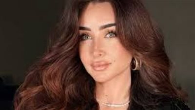وصفة هنا الزاهد السحرية لتطويل الشعر: خلطة الثوم والزيوت الطبيعية وعصير الجرجير