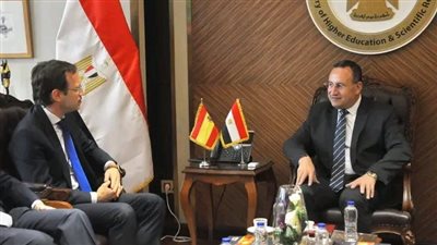 وزير التعليم العالي يبحث سبل تعزيز التعاون مع سفير مملكة إسبانيا ووفد جامعة IE الإسبانية