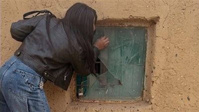فتاة تسخر من الموتى داخل المقبرة.. موجة غضب في المجتمع المصري بسبب الجنون بالترند