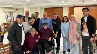 نقابة المهن التمثيلية تكرم محيي إسماعيل بزيارة خاصة في دار كبار الفنانين