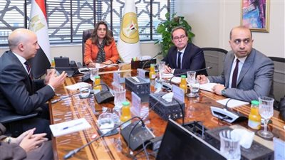 وزيرة التنمية المحلية تبحث مع 
