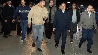 محافظ الشرقية يواصل جولاته الميدانية لليوم الثالث لمتابعة التزام المحال بمواعيد الغلق وترشيد استهلاك الكهرباء