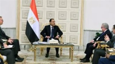 مدبولي يستعرض مع رئيس 