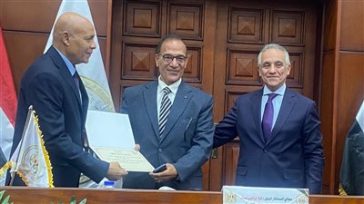 وزير العدل يكرم المستشار علي عرفان تقديرًا لمسيرته القضائية الحافلة