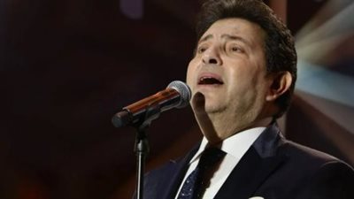 بالأسماء.. من يرافق هاني شاكر في رحلته العلاجية بباريس؟ وتفاصيل تقرير 