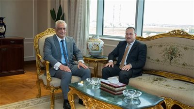 وزيرا الإنتاج الحربي والتعليم العالي يبحثان سبل ربط البحث العلمي بالصناعة