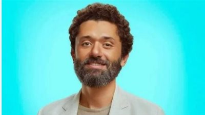 محطات في حياة كريم محمود عبد العزيز.. كيف صنع بصمته الخاصة بعيداً عن جلباب والده؟