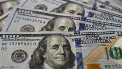 مصادر مصرفية تكشف أسباب الهبوط السريع للدولار في مصر وتوقف نزيف الأموال الساخنة