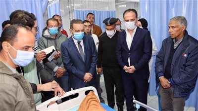 محافظ المنوفية يزور مصابي حادث السادات ويوجه بتسخير كافة الإمكانيات الطبية ومتابعة حالتهم لحظيًا