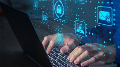 المركز الإعلامي لمجلس الوزراء ينفي أي نية لقطع خدمات الإنترنت ليلاً ويؤكد انتظام الشبكة