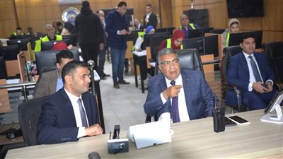 محافظ الدقهلية يتابع جهود التعامل مع مياه الأمطار من مركز سيطرة الشبكة الوطنية