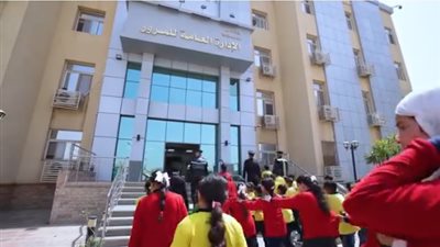 في لفتة إنسانية.. الداخلية تشارك الأيتام الاحتفال بيومهم داخل المنشآت الشرطية
