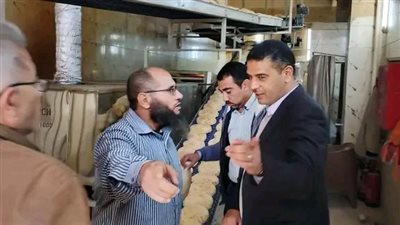 نائب محافظ الدقهلية يتفقد مخبز المحافظة لمتابعة انتظام صرف الخبز والالتزام بالأوزان 
