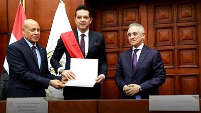 وزير العدل يُكرم المستشار عصام عيسى تقديراً لدوره في القضاء المصري وإنجازاته
