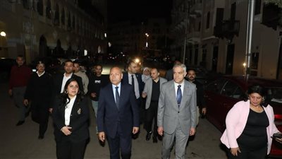 محافظ القاهرة يتابع تطبيق قرار غلق المحال بمصر الجديدة ويؤكد: الالتزام يحقق الانضباط ويرشد استهلاك الطاقة