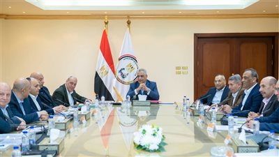 وزير الدولة للإنتاج الحربي يوجه بالاستفادة من الأفكار البحثية لحل المشكلات التصنيعية ومتابعة المخازن
