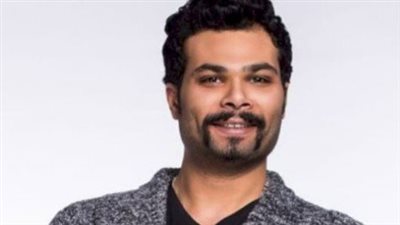 قصة حب بدأت في المدرسة: أحمد عبد الله محمود يروي تفاصيل لقائه بزوجته 