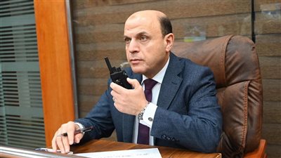 محافظ الغربية يتابع تطبيق قرار مواعيد غلق المحال بكافة المراكز من مركز سيطرة الشبكة الوطنية