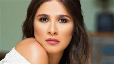 ياسمين عبد العزيز تودع 
