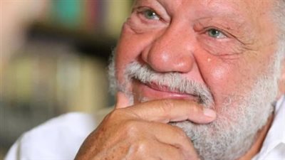 من سماعة الطبيب إلى أضواء الشهرة.. أسرار التحول في حياة يحيى الفخراني المهنية