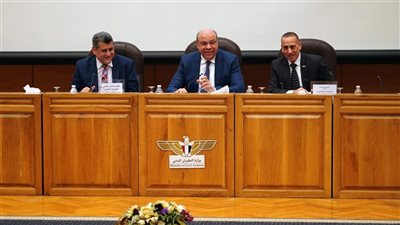 الحفني يعقد اجتماعًا موسعًا مع رؤساء شركات قطاع الطيران  لمناقشة القرار  (333) الخاص بتعديل بعض أحكام اللائحة التنفيذية لقانون الطيران المدني