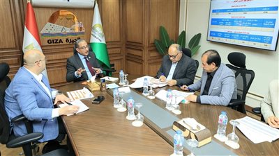 محافظ الجيزة يترأس اجتماعًا موسعًا في مركز العياط لمتابعة ملفات تقنين الأراضي والتصالح والتراخيص