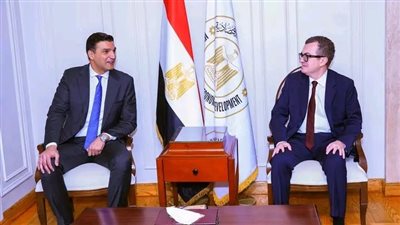 وزيرا التخطيط والتنمية الاقتصادية والصناعة يبحثان تسريع ترفيق المناطق الصناعية بما يسهم في رفع كفاءة الاستثمارات الصناعية