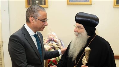 محافظ الجيزة يزور مطرانية شمال الجيزة لتهنئة الأقباط بعيد القيامة المجيد