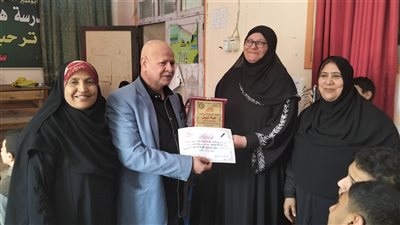مدرسة هربيط الثانوية المشتركة تكرّم المعلمة هبة نبيل تقديرًا لمسيرتها التعليمية