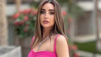بعد نجاح فيلم الشاطر.. هنا الزاهد تقضي إجازتها في باريس وتتلقى رسائل حب من جمهورها