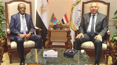وزير النقل يبحث مع مسؤولين إريتريين تعزيز التعاون في مجالات النقل والبنية التحتية