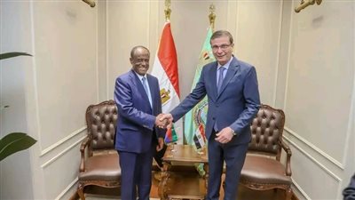 وزير الزراعة يبحث تعزيز التعاون المشترك مع المستشار الاقتصادي للرئيس الإريتري ووزير التجارة