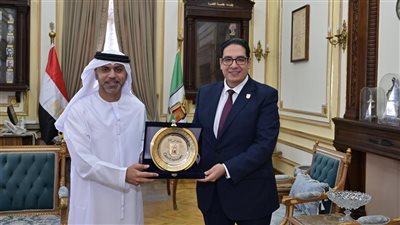 رئيس جامعة القاهرة يبحث مع سفير الإمارات تعزيز التعاون الأكاديمي ورعاية الطلاب الإماراتيين
