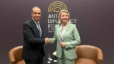 وزير الخارجية يبحث مع “المركز الدولي لتطوير سياسات الهجرة” تعزيز التعاون في ملفات الهجرة واللجوء