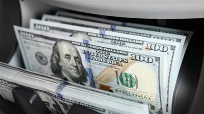 ارتفاع سعر الدولار أمام الجنيه وسط ضغوط إقليمية وتأثير خروج الاستثمارات الأجنبية