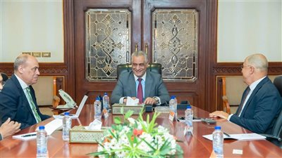 تعزيز التصنيع المحلي وتوطين التكنولوجيا.. وزير الإنتاج الحربي يبحث مع اتحاد الصناعات دعم الشراكة الصناعية
