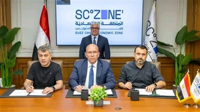رئيس اقتصادية قناة السويس يشهد توقيع عقد مشروع شركة 