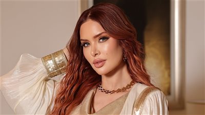 الفنانة عائشة عثمان تهدي الإمارات أغنية وطنية