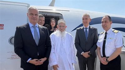 رئيس مصر للطيران يودِّع سلطان البهرة 