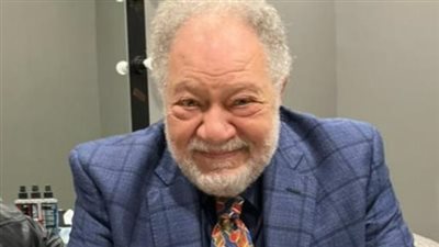 من سماعة الطب إلى أضواء النجومية: رحلة صعود الفارس يحيى الفخراني