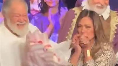 ليلة في حضرة الملك.. سر قبلة اليد بين ليلى علوي ويحيى الفخراني