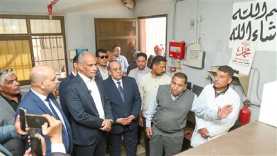 مكى يتفقد صوامع القمح المعدنية التابعة لشركة مطاحن وسط وغرب الدلتا بكفرالشيخ 